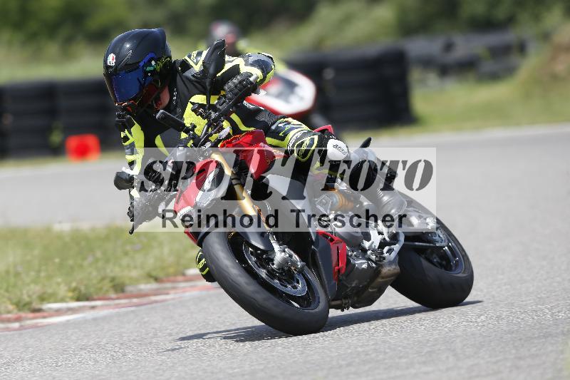 /27 12.06.2025 Ducati Schweiz Trackday Warmup  ADR/blau-bleu/ohne